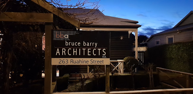 Comments and reviews of Bruce Barry Architects