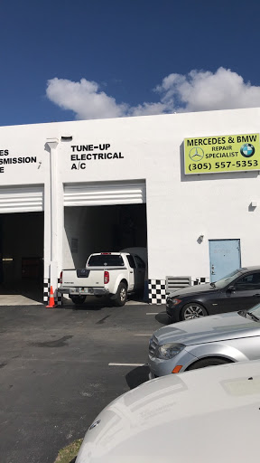 Auto Repair Shop «Auto Center - MERCEDES & BMW Repair Specialists», reviews and photos, 3065 W 80th St, Hialeah, FL 33018, USA