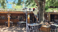 Atmosphère du Restaurant La Guinguette du Pirate à Saint-Just-d'Ardèche - n°19