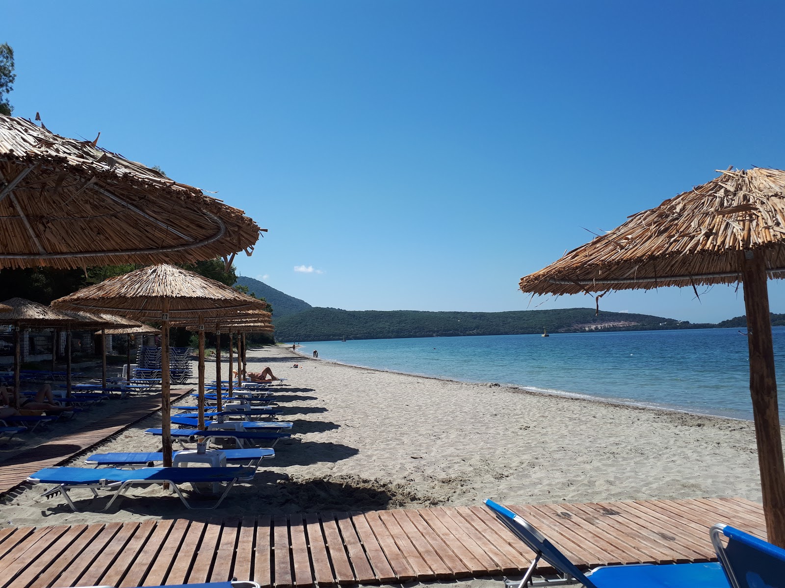 Foto di Drepano beach con costa lunga e dritta
