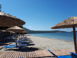 Foto di Drepano beach con costa lunga e dritta