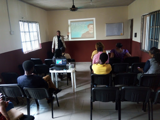 ooom plaza, Airport Road, Edjeba, Warri, Nigeria, Outlet Mall, state Delta