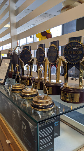 Subaru Dealer «Mid City Subaru Chicago», reviews and photos, 4330 W Irving Park Rd, Chicago, IL 60641, USA