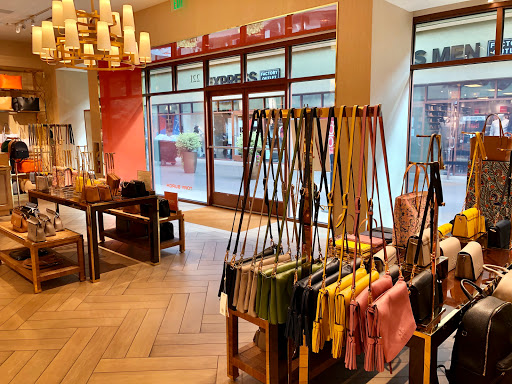 Shopping Mall «Woodburn Premium Outlets», reviews and photos, 1001 N Arney Rd, Woodburn, OR 97071, USA