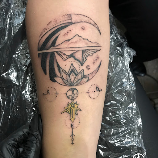 Tattoo Shop «Paradise Tattoo», reviews and photos, 2801 Estero Blvd, Fort Myers Beach, FL 33931, USA