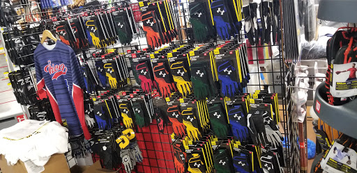 Sporting Goods Store «Beacon Sporting Goods», reviews and photos, 1240 Furnace Brook Pkwy, Quincy, MA 02169, USA