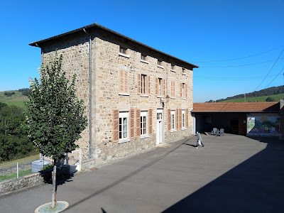 Ecole primaire à Deux-Grosnes