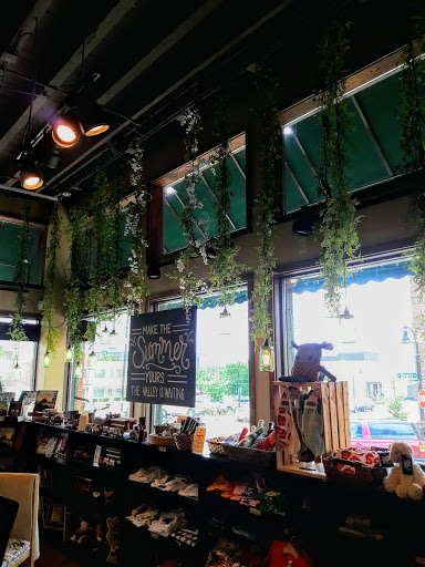 Magazine Publisher «Volume One Magazine & The Local Store», reviews and photos, 205 N Dewey St, Eau Claire, WI 54703, USA