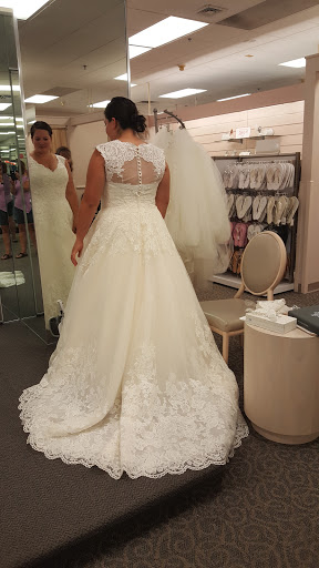 Stores to buy wedding dresses Milwaukee