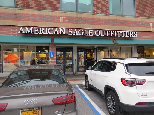Clothing Store «American Eagle Outfitters», reviews and photos, 212-51 26th Ave, Bayside, NY 11360, USA