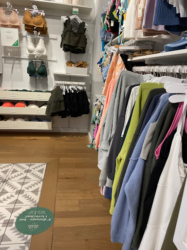 Clothing Store «AEO & Aerie Store», reviews and photos, 825 Dulaney Valley Rd #116, Towson, MD 21204, USA