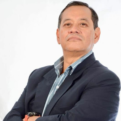 Dr. Luis Susanibar Napuri, Urólogo
