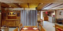 Atmosphère du Restaurant La Petite Ferme à Saint-Sorlin-d'Arves - n°17