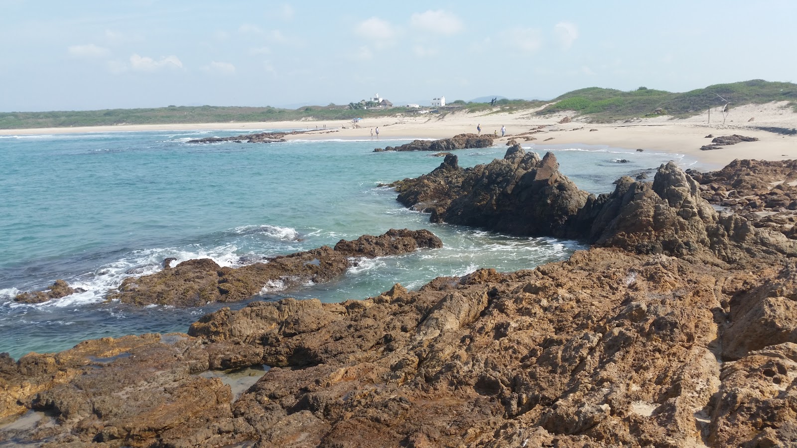 Chalacatepec beach的照片 带有米色沙子表面