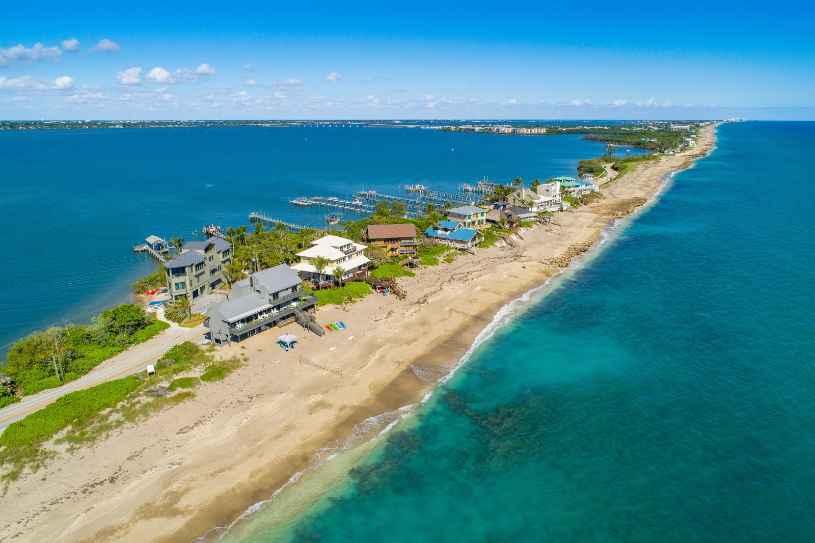 Foto af Chastain beach med turkis vand overflade