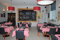 Atmosphère du Restaurant français Auberge L'Ecole à Saint-Martin-Lestra - n°14