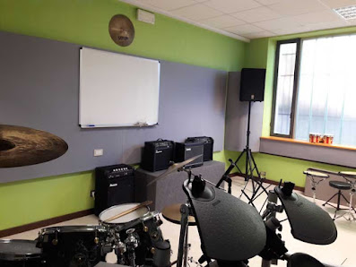 Istituto Musicale Radaelli Via G. Oberdan, 4, 20015 Parabiago MI, Italia