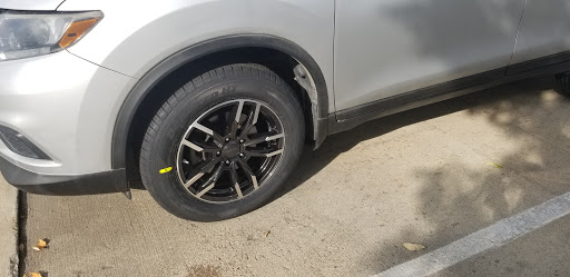 Tire Shop «Discount Tire Store - Longmont, CO», reviews and photos, 379 S Hover Rd, Longmont, CO 80501, USA