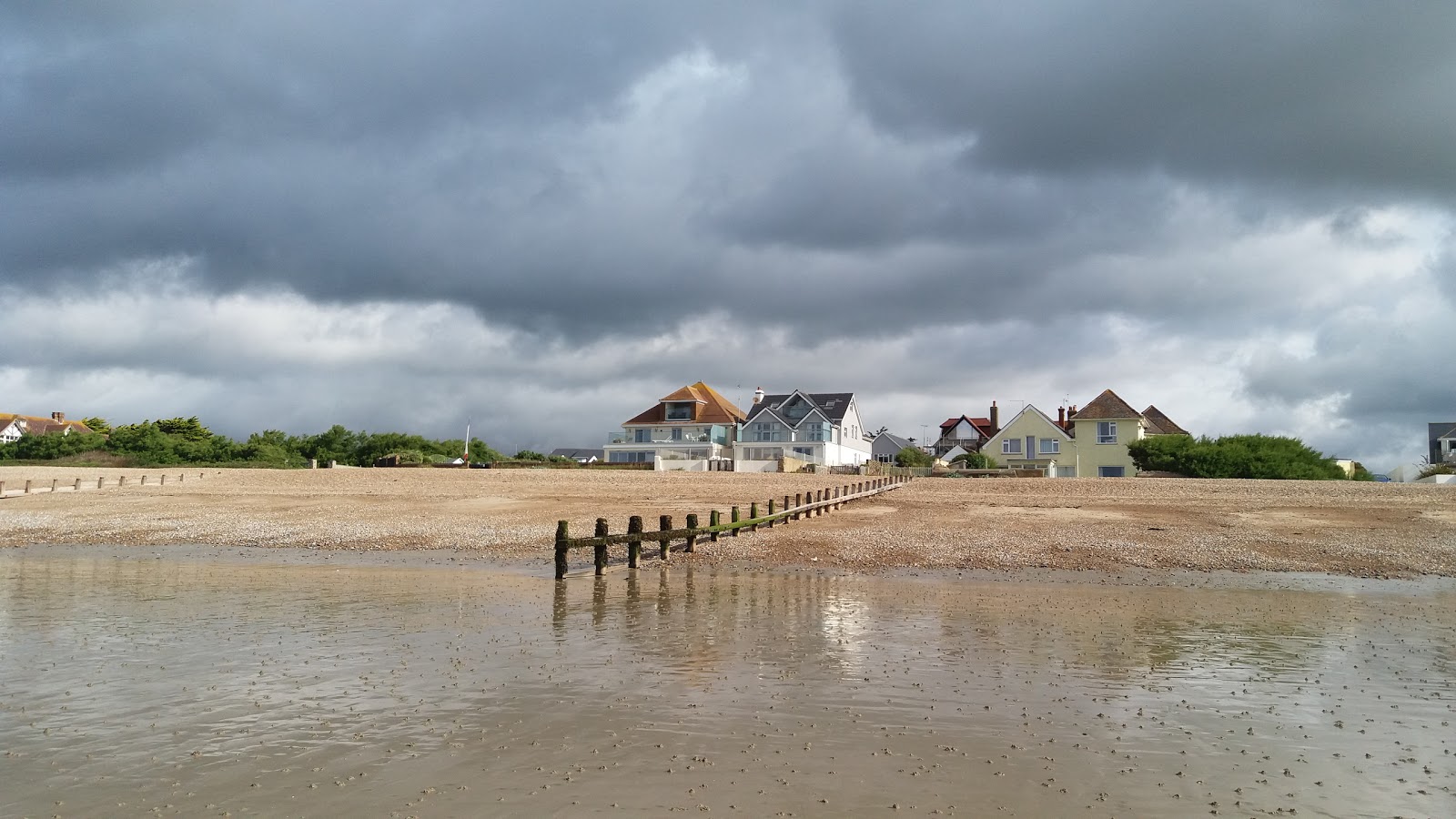 Foto van East Preston beach met recht en lang