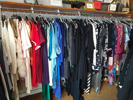 Thrift Store «St James Thrift Shop», reviews and photos, 817 Academy Dr, Solana Beach, CA 92075, USA