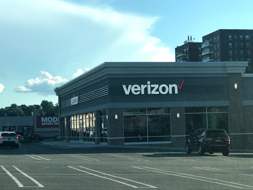 Shopping Mall «Central Plaza Shopping Center», reviews and photos, 2550 Central Park Ave, Yonkers, NY 10710, USA