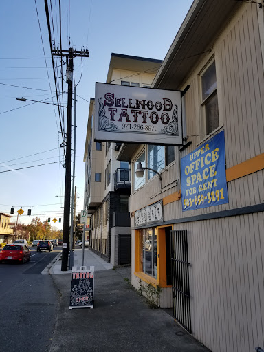 Tattoo Shop «Sellwood Tattoo Parlor», reviews and photos, 8213 SE 17th Ave, Portland, OR 97202, USA