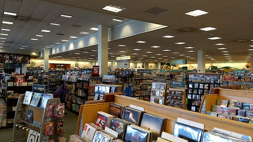 Book Store «Barnes & Noble», reviews and photos, 102 Commons Dr, Geneva, IL 60134, USA