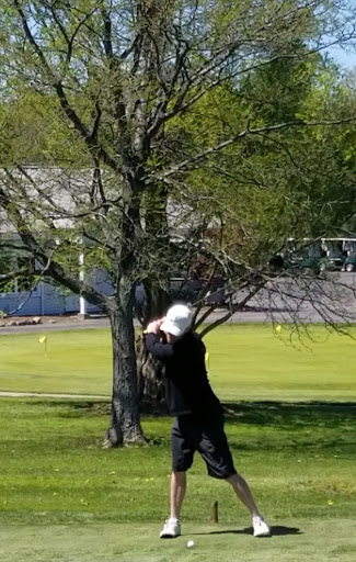 Public Golf Course «St Denis Golf Club & Party Center», reviews and photos, 10660 Chardon Rd, Chardon, OH 44024, USA