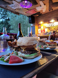 Hamburger du Café et restaurant de grillades Country Saloon à Cistrières - n°3