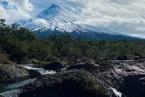 Saltos del Petrohué image