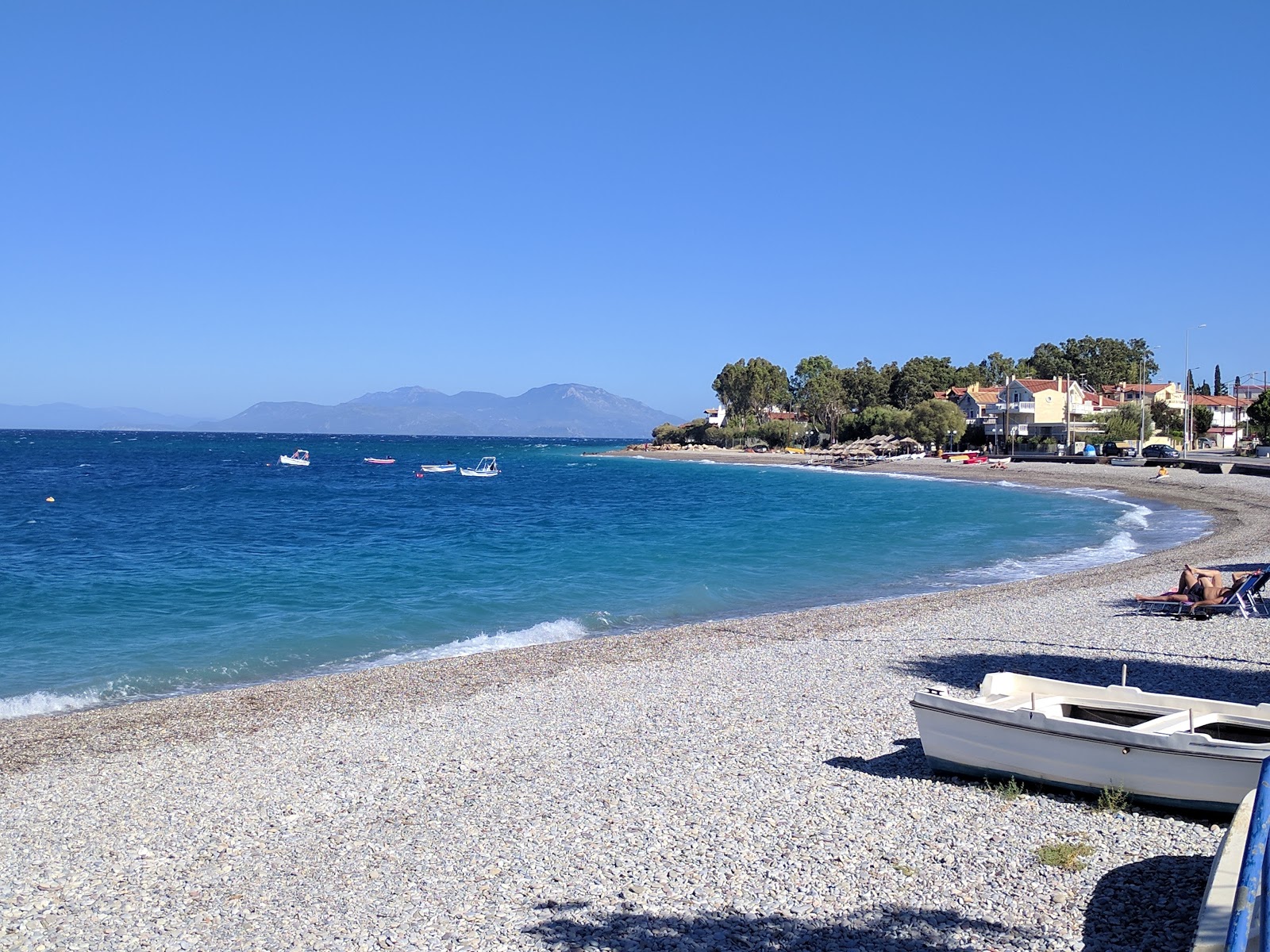 Foto de Paralia Sikias con costa recta y larga