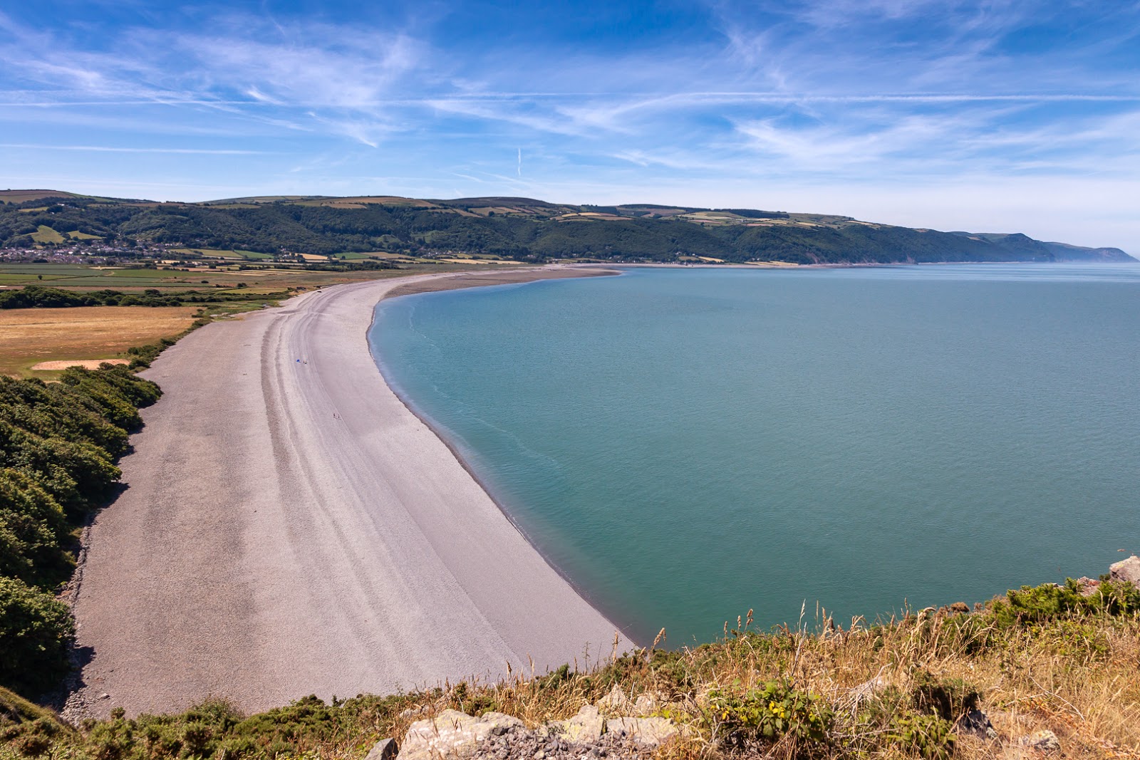 Foto af Bossington strand med lang lige kyst