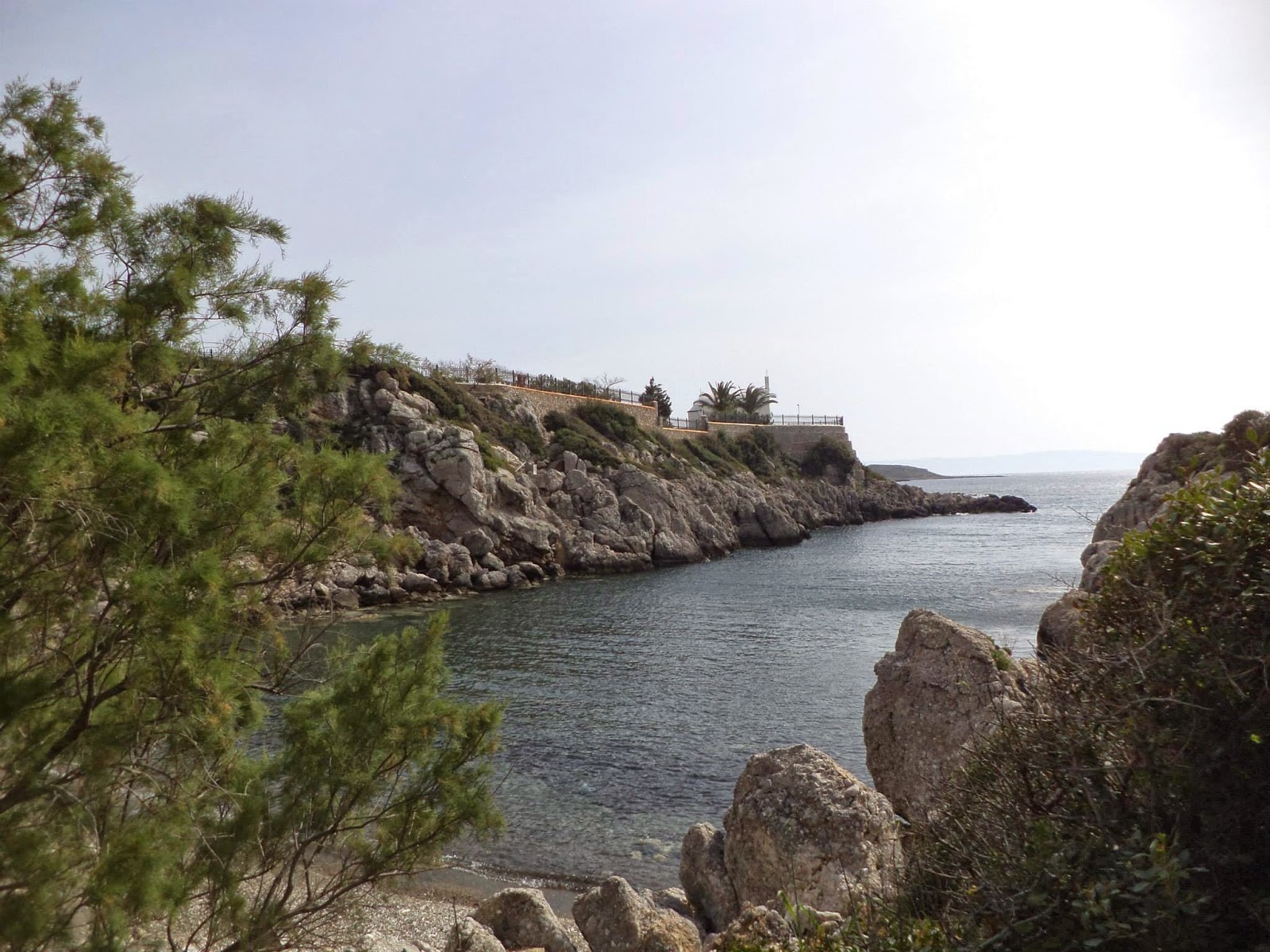 Foto de Paleokastro beach com pedras cinzentas superfície
