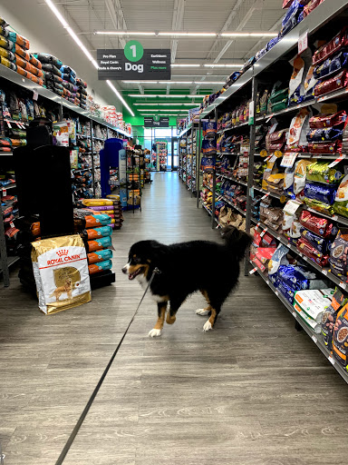 Pet Supply Store «Pet Supplies Plus», reviews and photos, 13360 W 87th St Pkwy, Lenexa, KS 66215, USA