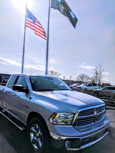 Jeep Dealer «Golling Chrysler Dodge Jeep Ram», reviews and photos, 2405 S Telegraph Rd, Bloomfield Hills, MI 48302, USA