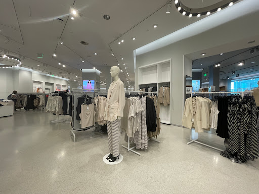 Clothing Store «H&M», reviews and photos, 4200 Conroy Rd, Orlando, FL 32839, USA