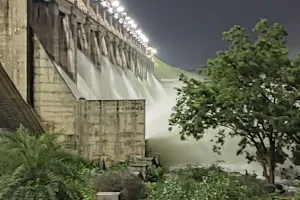 Lower manair dam gates view image
