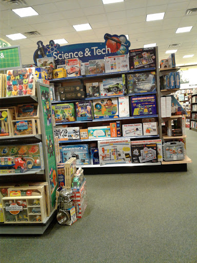 Book Store «Barnes & Noble», reviews and photos, 1163 Valley River Dr, Eugene, OR 97401, USA