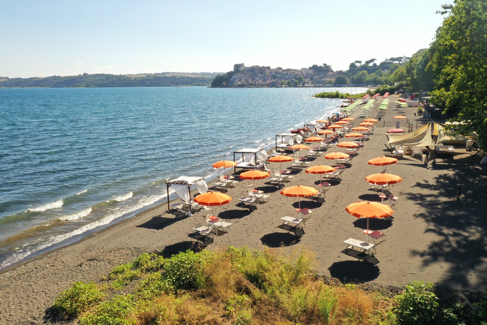 Fotografie cu Plaja Lido Dei Cigni zonă de stațiune de pe plajă