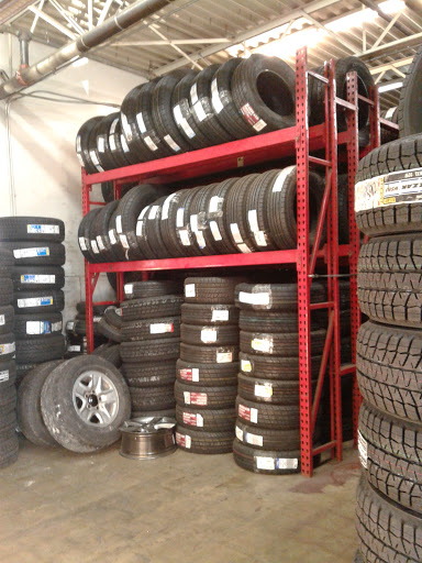 Tire Shop «Discount Tire Store - Center Line, MI», reviews and photos, 26805 Van Dyke, Center Line, MI 48015, USA