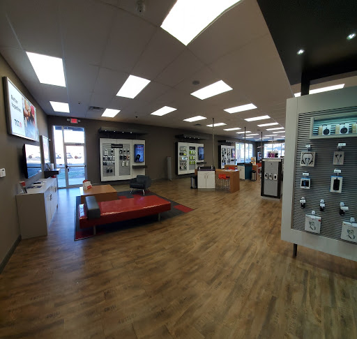 Cell Phone Store «Verizon Authorized Retailer, TCC», reviews and photos, 671 - E Main St, Danville, IN 46122, USA