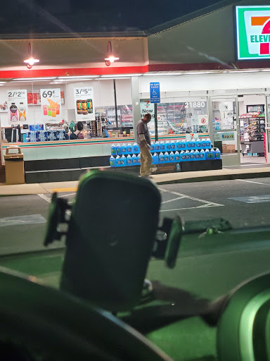 Gas Station «Exxon», reviews and photos, 21880 Ryan Center Way, Ashburn, VA 20147, USA