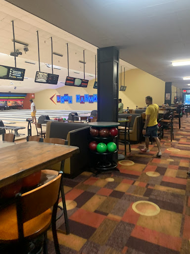 Bowling Alley «Freeway Lanes of Parma», reviews and photos, 12859 Brookpark Rd, Cleveland, OH 44130, USA