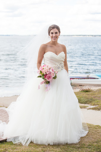 Bridal Shop «Bella Bianca Bridal», reviews and photos, 17W527 E Roosevelt Rd, Oakbrook Terrace, IL 60181, USA