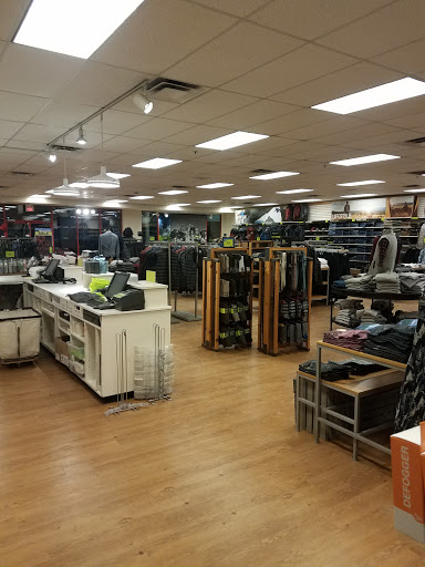 Clothing Store «Eddie Bauer Outlet», reviews and photos, 8130 Factory Shops Blvd, Jeffersonville, OH 43128, USA