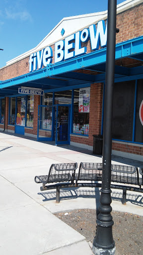 Shopping Mall «Riverpoint Center», reviews and photos, 1730 W Fullerton Ave, Chicago, IL 60614, USA