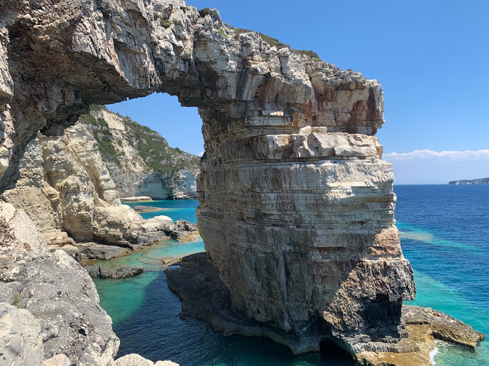 Foto di Tripitos Arch Beach con una costa dritta