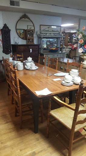 Antique Furniture Store «Useful Things Antiques & Collectibles Store», reviews and photos, 11 Crenshaw Ln, Coxs Creek, KY 40013, USA