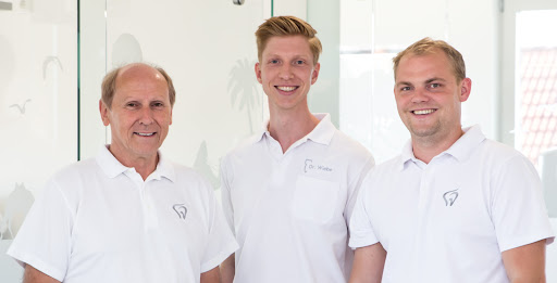 KIEFERORTHOPÄDIE | Doll Runde Wiebe in Schwarzenbek