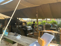 Atmosphère du Café et restaurant de grillades The Field Kitchen à Sainte-Mère-Église - n°3